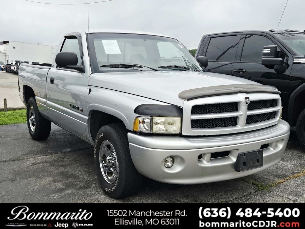 2001 Dodge Ram 1500 SLT 119 WB in Silver — front three-quarter view