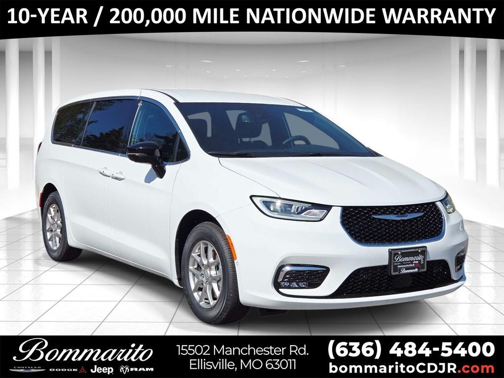 2026 Chrysler Pacifica Select in Bright White Clearcoat — front three-quarter view