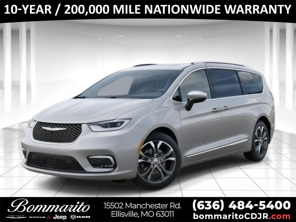 2026 Chrysler Pacifica Pinnacle in Silver Mist Clearcoat — front three-quarter view