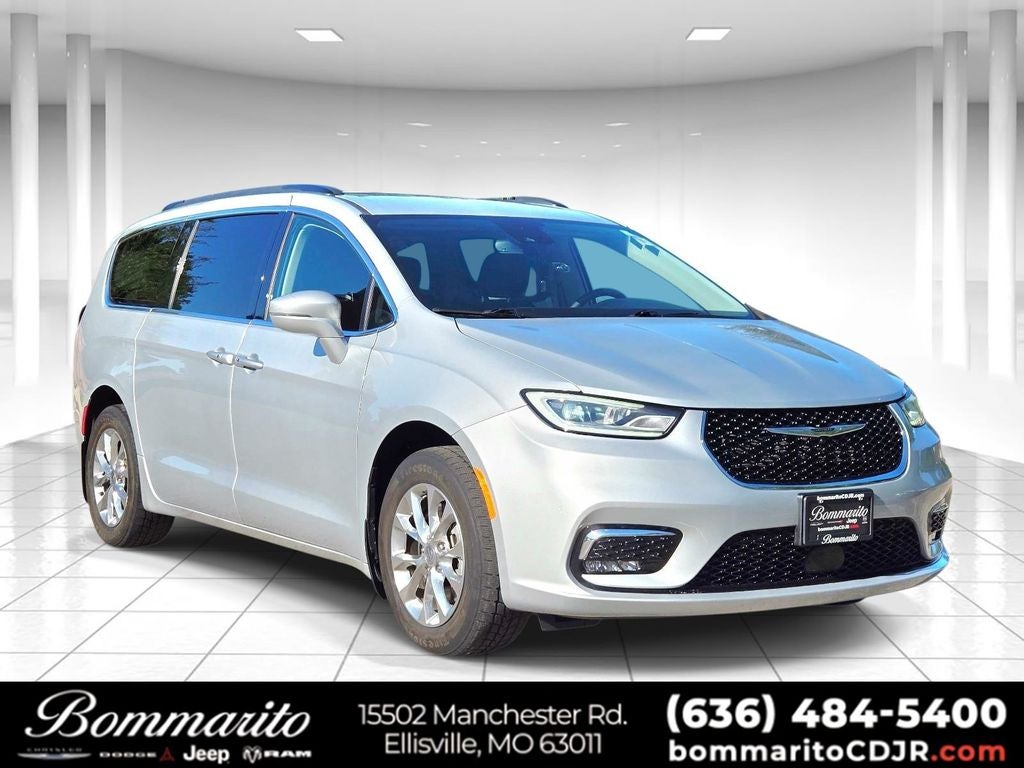 2022 Chrysler Pacifica Touring L in Silver Mist Clearcoat — front three-quarter view