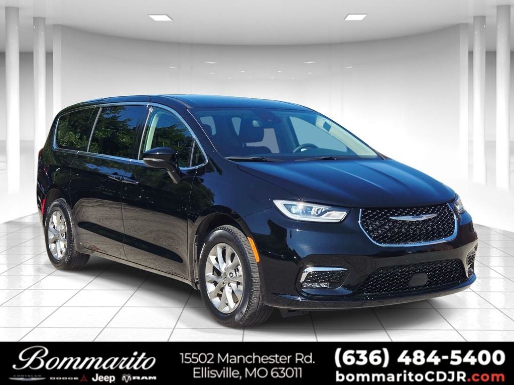 2024 Chrysler Pacifica Touring L in Diamond Black — front three-quarter view