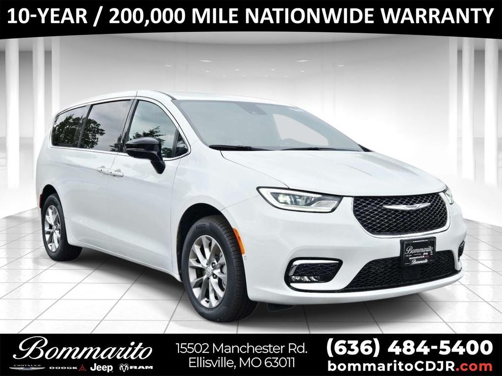 2026 Chrysler Pacifica Select in Bright White Clearcoat — front three-quarter view