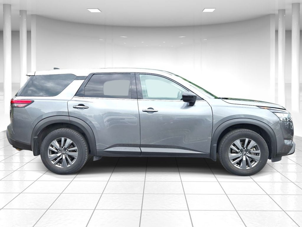 2024 Nissan Pathfinder — side profile view